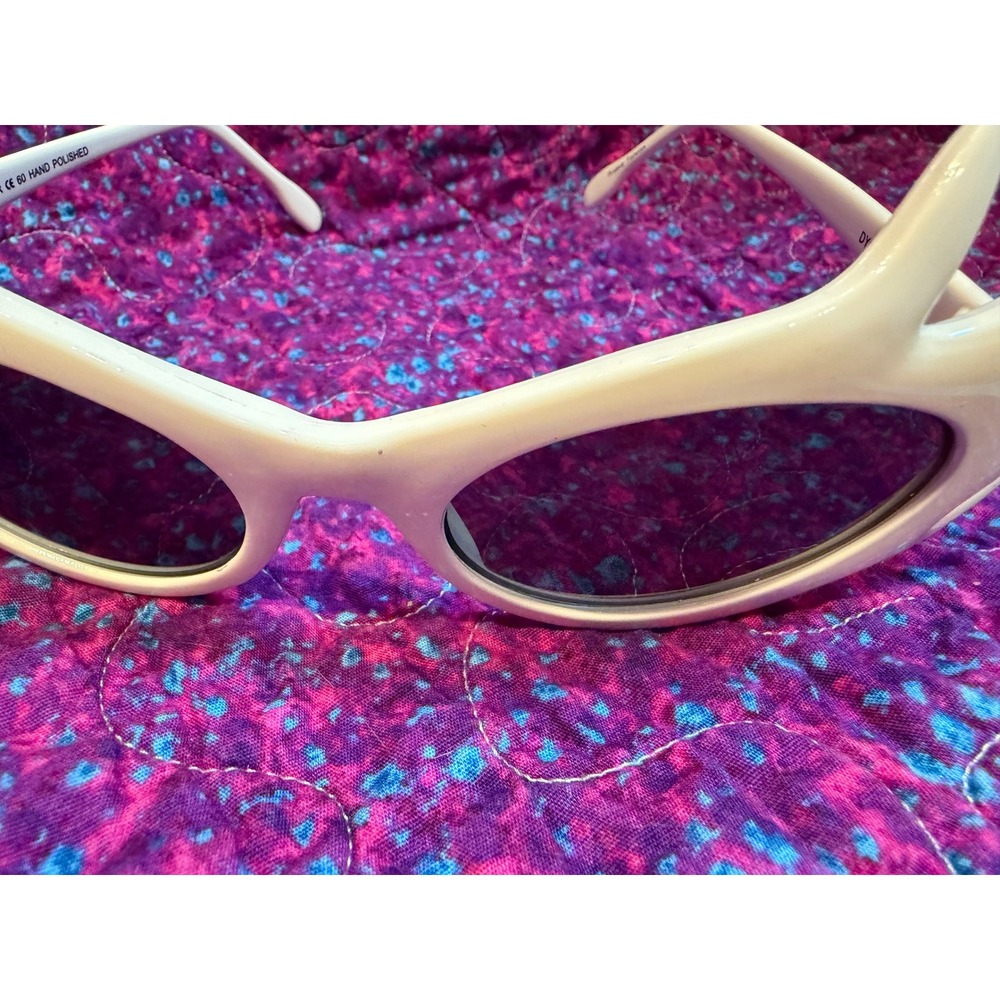 Y2k Dyce Hand Polished Surrealist Hand Shaped Sunglasses Cream White DYVT56625R - Picture 6 of 6